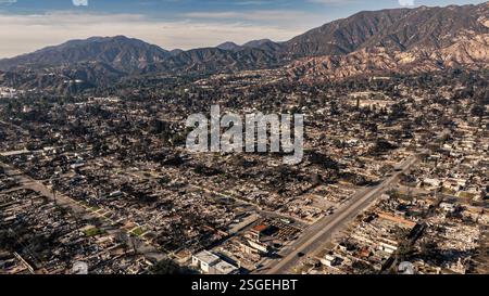 Altadena, Usa. Februar 2025. Schäden durch den Eaton-Brand im westlichen Bereich der Gemeinde Altadena. 9/2025 Altadena, CA., USA (Foto: Ted Soqui/SIPA USA) Credit: SIPA USA/Alamy Live News Stockfoto
