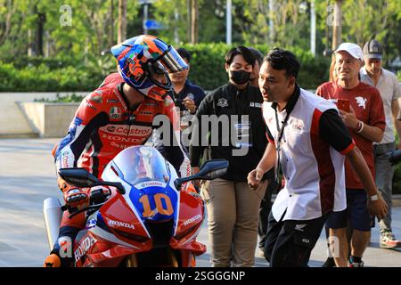 Bangkok, Thailand. Februar 2025. Luca Marini #10 (Italien) Honda HRC, nehmen Sie am 9. Februar 2025 an der Veranstaltung MotoGP Season Launch 2025 Thailand in einem Einkaufszentrum in Bangkok Teil. In Bangkok. (Foto: Teera Noisakran/SIPA USA) Credit: SIPA USA/Alamy Live News Stockfoto