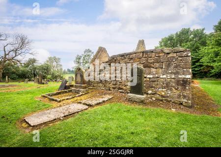 Die alte West Kirk of Culross in Fife, Schottland, wurde um 1500 als Kirche stillgelegt, obwohl der Friedhof weiterhin in Dienst stand. Stockfoto