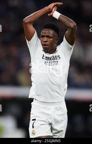 MADRID, SPANIEN - 08. FEBRUAR: Vinicius Junior von Real Madrid während des LaLiga-Spiels zwischen Real Madrid CF und Atletico de Madrid im Estadio Santiago Stockfoto