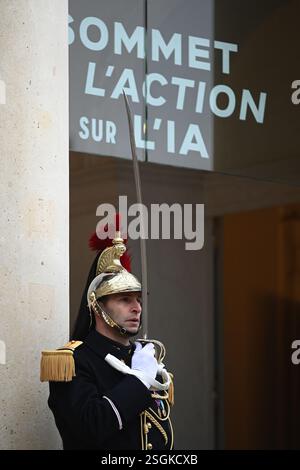 Paris, Frankreich. Februar 2025. Logo du Sommet pour l'Action sur l'IA, au Palais de l'Elysee, le 10 Fevrier 2025. - 10/02/2025 - France/Ile-de-France (Region)/Paris - Julien Mattia/Le Pictorium Credit: LE PICTORIUM/Alamy Live News Stockfoto