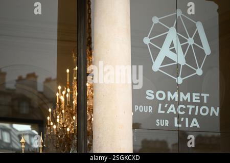 Paris, Frankreich. Februar 2025. Logo du Sommet pour l'Action sur l'IA, au Palais de l'Elysee, le 10 Fevrier 2025. - 10/02/2025 - France/Ile-de-France (Region)/Paris - Julien Mattia/Le Pictorium Credit: LE PICTORIUM/Alamy Live News Stockfoto