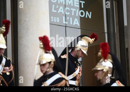 Paris, Frankreich. Februar 2025. Logo du Sommet pour l'Action sur l'IA, au Palais de l'Elysee, le 10 Fevrier 2025. - 10/02/2025 - France/Ile-de-France (Region)/Paris - Julien Mattia/Le Pictorium Credit: LE PICTORIUM/Alamy Live News Stockfoto