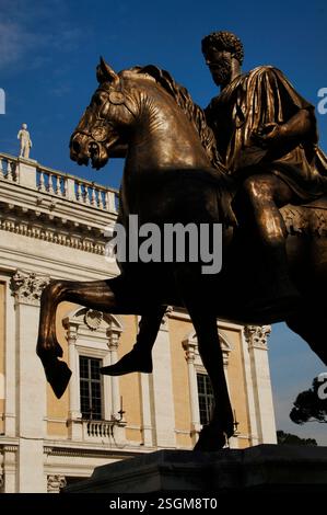 Reiterstatue von Marcus Aurelius (121-180), römischer Kaiser, Platz Campidoglio, Rom, Italien, 2009. Das Original ist in den Kapitolinischen Museen zu sehen. Stockfoto