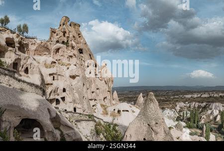 Uchisar Naturfelsenburg und Stadt in Kappadokien, Zentralanatolien, Türkei Stockfoto