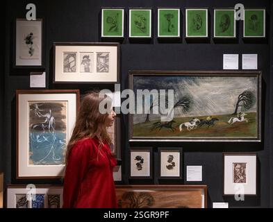 Bonhams, London, Großbritannien. Februar 2025. Die Eindringliche Strömung: „The Willows Revisited“. Inspiriert von Algernon Blackwoods übernatürlicher Erzählung The Willows aus dem Jahr 1907, will The Haunting Current die Galerie in einen stillen Bruch zwischen den Welten verwandeln und erforscht die unangenehme Harmonie zwischen Mensch und Metaphysik, Werke mit einem Preis zwischen 1.000 und 1 Million Pfund sowie nie zuvor ausgestellte Darlehen aus privaten Sammlungen. Bild: Monica English (1920–1979), Before the Storm, 1963. Monica English war eine praktizierende Hexe und eine Schlüsselfigur in einem Zirkel aus Norfolk, der der keltischen Pferdegöttin Epona gewidmet war. Cre Stockfoto
