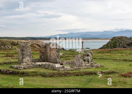 St Dwynwen's Church auf Ynys Llanddwyn, einer Insel auf Anglesye an der Küste Nordwales. Stockfoto