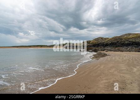 Ynys Llanddwyn und Traeth Penrhos bei Newborough, Anglesey an der Küste von Nordwales. Stockfoto