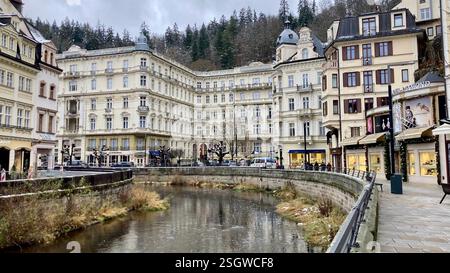 Ein malerisches europäisches Dorf in den Bergen Stockfoto