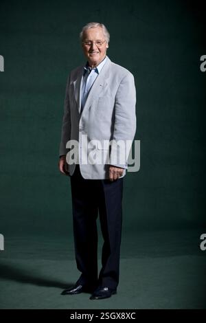 Der britische Fernsehmoderator Nicholas Parsons, ein Bild auf dem Edinburgh International Book Festival, wo er über seine lange Karriere in der Unterhaltungsbranche sprach. Die dreiwöchige Veranstaltung ist das größte Literaturfestival der Welt und findet während des jährlichen Edinburgh Festivals statt. Die Veranstaltung 2010 bot Vorträge und Präsentationen von mehr als 500 Autoren aus aller Welt. Stockfoto