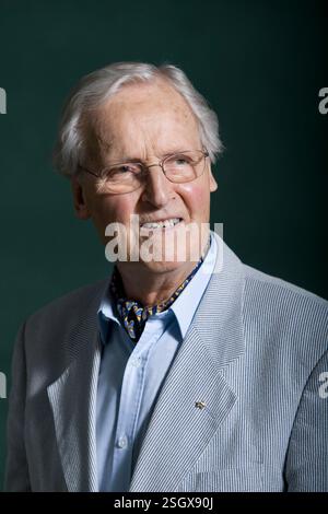 Der britische Fernsehmoderator Nicholas Parsons, ein Bild auf dem Edinburgh International Book Festival, wo er über seine lange Karriere in der Unterhaltungsbranche sprach. Die dreiwöchige Veranstaltung ist das größte Literaturfestival der Welt und findet während des jährlichen Edinburgh Festivals statt. Die Veranstaltung 2010 bot Vorträge und Präsentationen von mehr als 500 Autoren aus aller Welt. Stockfoto