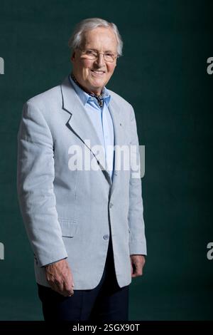 Der britische Fernsehmoderator Nicholas Parsons, ein Bild auf dem Edinburgh International Book Festival, wo er über seine lange Karriere in der Unterhaltungsbranche sprach. Die dreiwöchige Veranstaltung ist das größte Literaturfestival der Welt und findet während des jährlichen Edinburgh Festivals statt. Die Veranstaltung 2010 bot Vorträge und Präsentationen von mehr als 500 Autoren aus aller Welt. Stockfoto