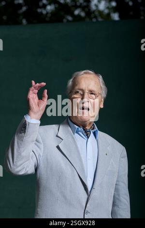 Der britische Fernsehmoderator Nicholas Parsons, ein Bild auf dem Edinburgh International Book Festival, wo er über seine lange Karriere in der Unterhaltungsbranche sprach. Die dreiwöchige Veranstaltung ist das größte Literaturfestival der Welt und findet während des jährlichen Edinburgh Festivals statt. Die Veranstaltung 2010 bot Vorträge und Präsentationen von mehr als 500 Autoren aus aller Welt. Stockfoto