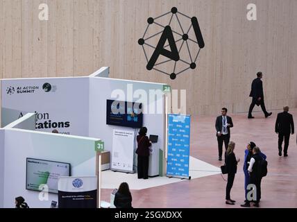 Paris, Frankreich. Februar 2025. Dieses Foto vom 10. Februar 2025 zeigt den Veranstaltungsort des AI Action Summit im Grand Palais in Paris. Der Gipfel, der am 10. Und 11. Februar stattfindet, konzentriert sich auf fünf Hauptthemen: KI im öffentlichen Interesse, Zukunft der Arbeit, Innovation und Kultur, Vertrauen in KI und Global KI Governance. Quelle: Gao Jing/Xinhua/Alamy Live News Stockfoto