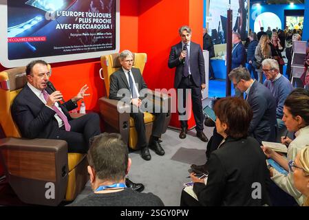 Mailand, Italien. Februar 2025. Pietro Diamantini ( Business Director Alta Velocita Trenitalia ) und Marco Caposciutti ( CEO Trenitalia France ) während der Pressekonferenz “ New Mailand Paris Eisenbahnabschnitt “ Mailand, Norditalien - Montag, 10. Februar 2025. - Eco - (Foto: Spada/LaPresse) Credit: LaPresse/Alamy Live News Stockfoto