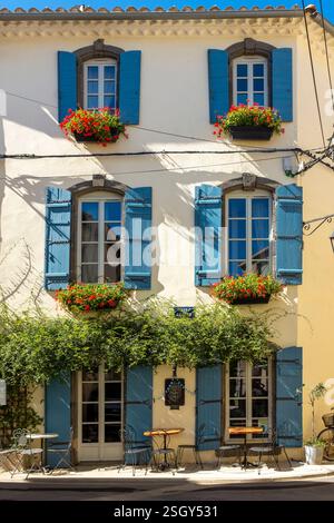 Attraktives altes Wohngebäude, Marseillan, Herault, Occitanie, Frankreich, Europa Stockfoto