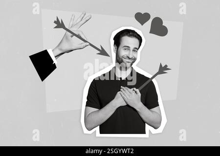 Kreatives Foto 3D Collage Kunstwerke Poster Postkarte eines glücklichen Mannes Fangen Sie Amour Arrow verlieben sich isoliert auf Malhintergrund Stockfoto