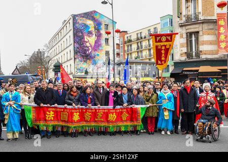 Paris, Frankreich. Februar 2025. Die Bürgermeisterin von Paris, Anne Hidalgo, und Jerome Coumet, Bürgermeister des 13. Bezirks, nahmen am 9. Februar 2025 an der chinesischen Neujahrsparade in Paris Teil. Foto von Shootpix/ABACAPRESS. COM Credit: Abaca Press/Alamy Live News Stockfoto