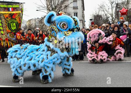 Paris, Frankreich. Februar 2025. Die chinesische Neujahrsparade am 9. Februar 2025 in Paris. Foto von Shootpix/AABACAPRESS. COM Credit: Abaca Press/Alamy Live News Stockfoto