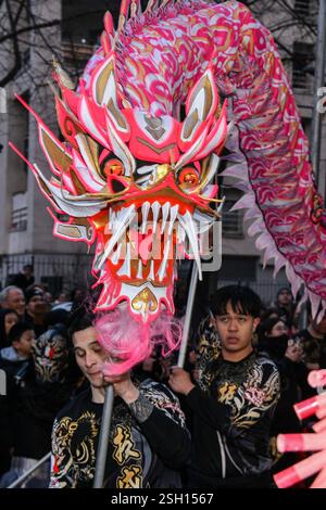 Paris, Frankreich. Februar 2025. Die chinesische Neujahrsparade am 9. Februar 2025 in Paris. Foto von Shootpix/AABACAPRESS. COM Credit: Abaca Press/Alamy Live News Stockfoto
