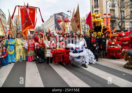 Paris, Frankreich. Februar 2025. Die chinesische Neujahrsparade am 9. Februar 2025 in Paris. Foto von Shootpix/AABACAPRESS. COM Credit: Abaca Press/Alamy Live News Stockfoto