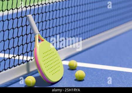 Ein farbenfroher Paddle-Tennisschläger steht in der Nähe des Netzes auf einem blauen Platz mit gelben Bällen. 3D-Rendering Stockfoto