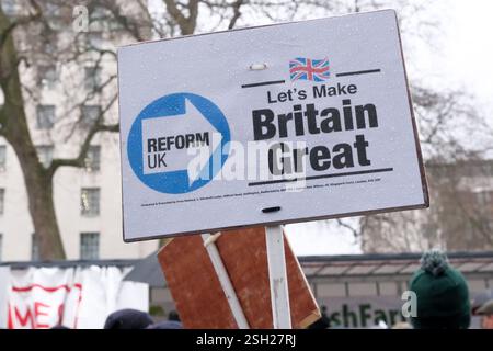 Whitehall, London, Großbritannien. Februar 2025. Bauern protestieren, Traktoren füllen Whitehall. Quelle: Matthew Chattle/Alamy Live News Stockfoto