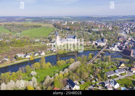 Aus der Vogelperspektive mit Zwickauer Mulde, Schloss, St. Petrikirche und Eisenbahnviadukt, Rochlitz, Sachsen, Deutschland, Europa Stockfoto