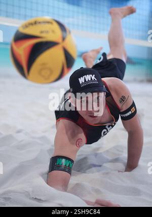 Hamburg, Deutschland. Februar 2025. Beachvolleyball: Media Beach Day mit den deutschen Nationalmannschaften im Beach Center, Nils Ehlers (ETV Hamburg) Credit: Marcus Brandt/dpa/Alamy Live News Stockfoto