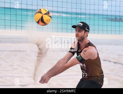 Hamburg, Deutschland. Februar 2025. Beachvolleyball: Media Beach Day mit den deutschen Nationalmannschaften im Beach Center, Clemens Wickler (ETV Hamburg) Credit: Marcus Brandt/dpa/Alamy Live News Stockfoto