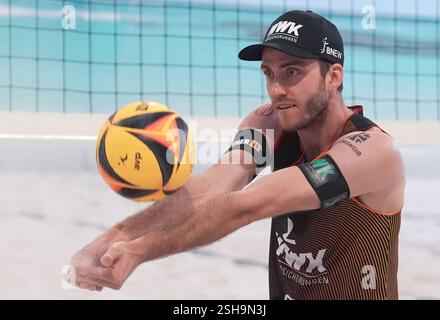 Hamburg, Deutschland. Februar 2025. Beachvolleyball: Media Beach Day mit den deutschen Nationalmannschaften im Beach Center, Clemens Wickler (ETV Hamburg) Credit: Marcus Brandt/dpa/Alamy Live News Stockfoto
