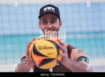 Hamburg, Deutschland. Februar 2025. Beachvolleyball: Media Beach Day mit den deutschen Nationalmannschaften im Beach Center, Clemens Wickler (ETV Hamburg) Credit: Marcus Brandt/dpa/Alamy Live News Stockfoto