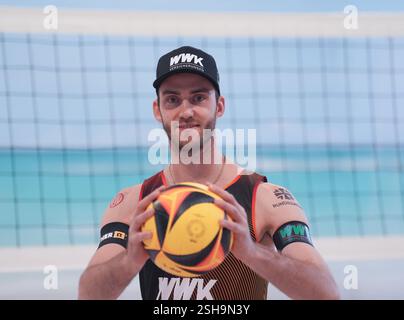 Hamburg, Deutschland. Februar 2025. Beachvolleyball: Media Beach Day mit den deutschen Nationalmannschaften im Beach Center, Clemens Wickler (ETV Hamburg) Credit: Marcus Brandt/dpa/Alamy Live News Stockfoto