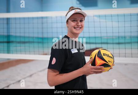 Hamburg, Deutschland. Februar 2025. Beachvolleyball: Media Beach Day mit den deutschen Nationalmannschaften im Beach Center Svenja Müller (ETV Hamburg) Credit: Marcus Brandt/dpa/Alamy Live News Stockfoto