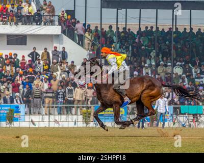 Bareback-Pferderennen bei den Olympischen Spielen im ländlichen Raum in Kila Raipur, Punjab, Indien Stockfoto