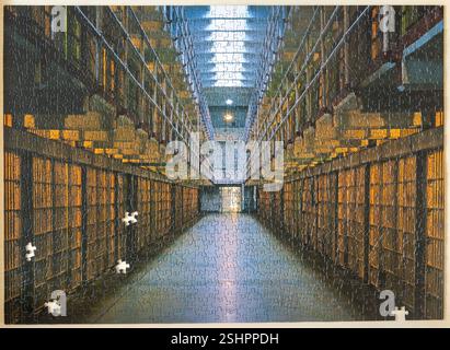 San Francisco, Kalifornien - 10. Februar 2024: Alcatraz Prison Corridor Puzzle. Stockfoto