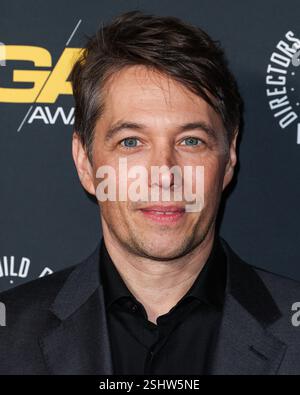 BEVERLY HILLS, LOS ANGELES, KALIFORNIEN, USA - FEBRUAR 08: Sean Baker kommt bei der 77. Annual Directors Guild of America Awards, die am 8. Februar 2025 im Beverly Hilton Hotel in Beverly Hills, Los Angeles, Kalifornien, USA, stattfinden. (Foto: Xavier Collin/Image Press Agency) Stockfoto