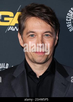 BEVERLY HILLS, LOS ANGELES, KALIFORNIEN, USA - FEBRUAR 08: Sean Baker kommt bei der 77. Annual Directors Guild of America Awards, die am 8. Februar 2025 im Beverly Hilton Hotel in Beverly Hills, Los Angeles, Kalifornien, USA, stattfinden. (Foto: Xavier Collin/Image Press Agency) Stockfoto