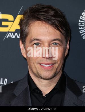 BEVERLY HILLS, LOS ANGELES, KALIFORNIEN, USA - FEBRUAR 08: Sean Baker kommt bei der 77. Annual Directors Guild of America Awards, die am 8. Februar 2025 im Beverly Hilton Hotel in Beverly Hills, Los Angeles, Kalifornien, USA, stattfinden. (Foto: Xavier Collin/Image Press Agency) Stockfoto