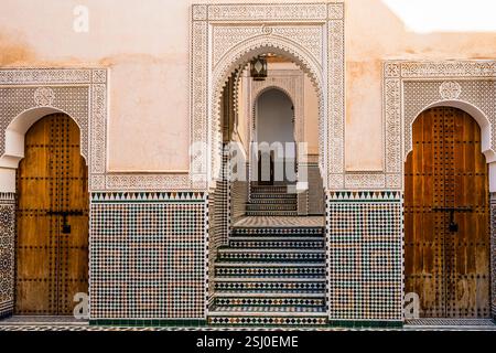 Durchgänge im Moulay Ismail Mausoleum, Meknes, Marokko Stockfoto