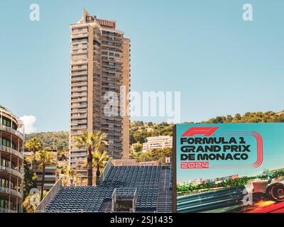 Formel 1 Grand Prix de Monaco Motorsport-Event. Leere Tribunes und Logo-Schild auf dem Circuit de Monaco. Kopierbereich für Text. Stockfoto