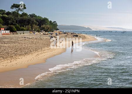 Strand von Plage du Moulleau vom Pier aus mit Blick auf die Dune du Pilat, Arcachon, Département Gironde, Nouvelle-Aquitaine, Frankreich, Europa Stockfoto