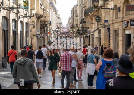 Die geschäftige Einkaufsstraße Rue Sainte-Catherine, Bordeaux, Nouvelle-Aquitaine, Frankreich, Europa Stockfoto