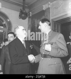 General Charles de Gaulle, rechts, in Genf, 1946#General Charles de Gaulle, rechts, in Genf, 1946 Stockfoto