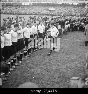 --- Fussball-WM-Finale 1954: Weltmeister Deutschland bei der Siegerehrung#Fußball-WM 1954: Weltmeister Deutschland bei der Festveranstaltung Stockfoto