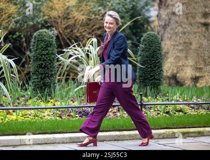 London, Großbritannien. Februar 2025. Yvette Cooper, Innenministerin, in der Downing Street für die wöchentliche Kabinettssitzung. Quelle: Mark Thomas/Alamy Live News Stockfoto