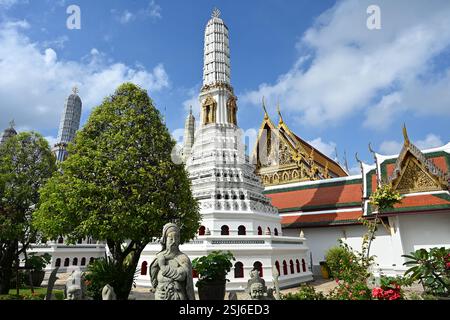 Der Grand Palace Wat Phra Kaew Komplex Gebäude im Herzen der Stadt Bangkok, Thailand. City Pillar Shrine Stockfoto