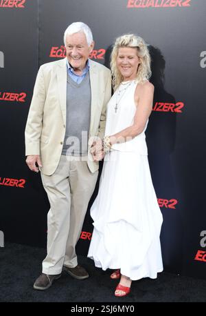 Orson Bean und Ally Mills kamen am 17. Juli 2018 zur Premiere von Equalizer 2 im TCL Chinese Theatre in Hollywood, Kalifornien. BANG MEDIA INTERNATIONAL FAMOUS PICTURES 28 HOLMES ROAD LONDON NW5 3AB VEREINIGTES KÖNIGREICH TEL. +44 (0) 20 7485 1005 E-MAIL PICTURES@FAMOUS.UK.COM Stockfoto