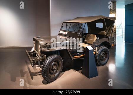 Willys MB Jeep aus dem Zweiten Weltkrieg im Imperial war Museum zu sehen. London, Vereinigtes Königreich, 9. Juli 2023 Stockfoto