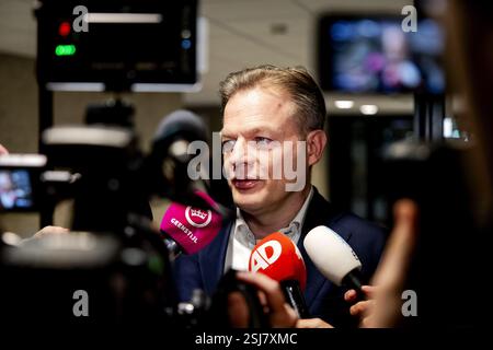 DEN HAAG - Pieter Omtzigt (NSC) spricht vor der wöchentlichen Fragestunde und den Abstimmungen im Repräsentantenhaus vor der Presse. ANP ROBIN VAN LONKHUIJSEN niederlande aus - belgien aus Stockfoto